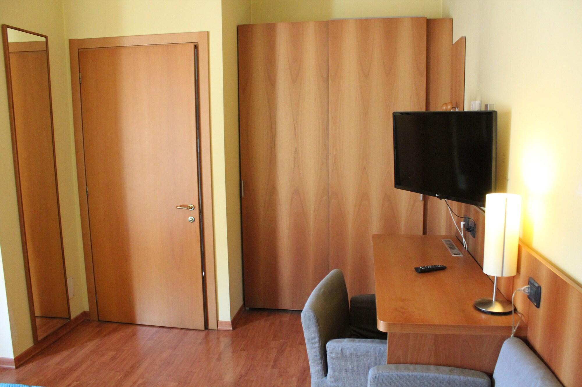 Hotel Selide Дезио Экстерьер фото