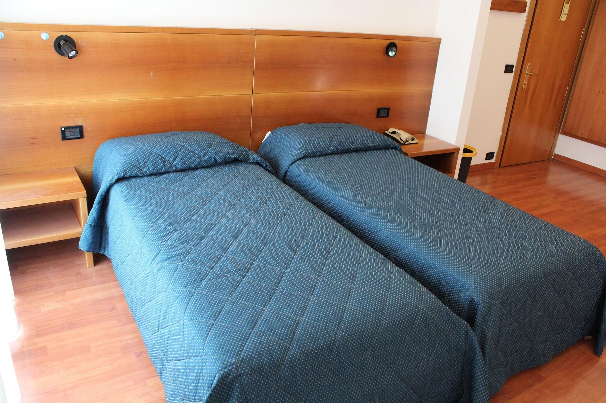 Hotel Selide Дезио Экстерьер фото