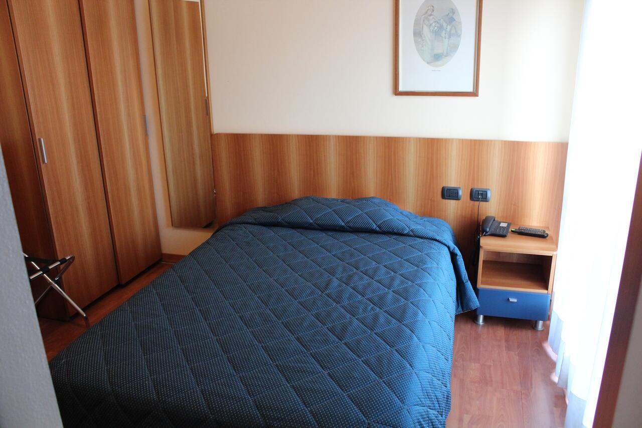 Hotel Selide Дезио Экстерьер фото