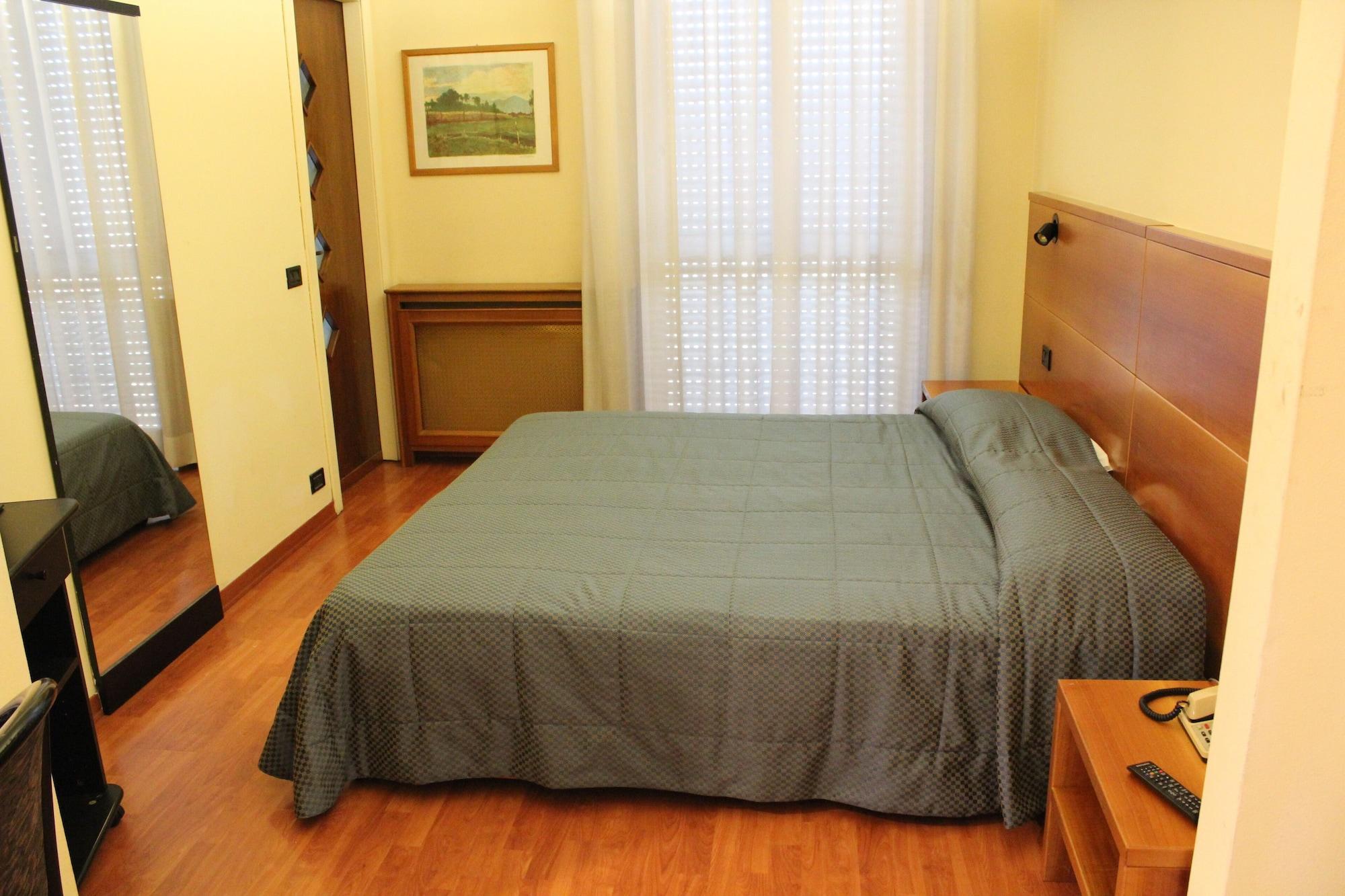 Hotel Selide Дезио Экстерьер фото