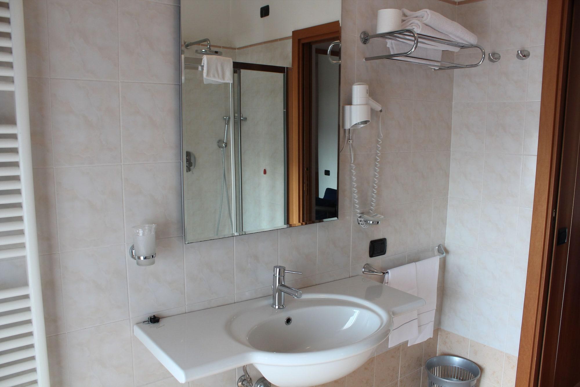 Hotel Selide Дезио Экстерьер фото