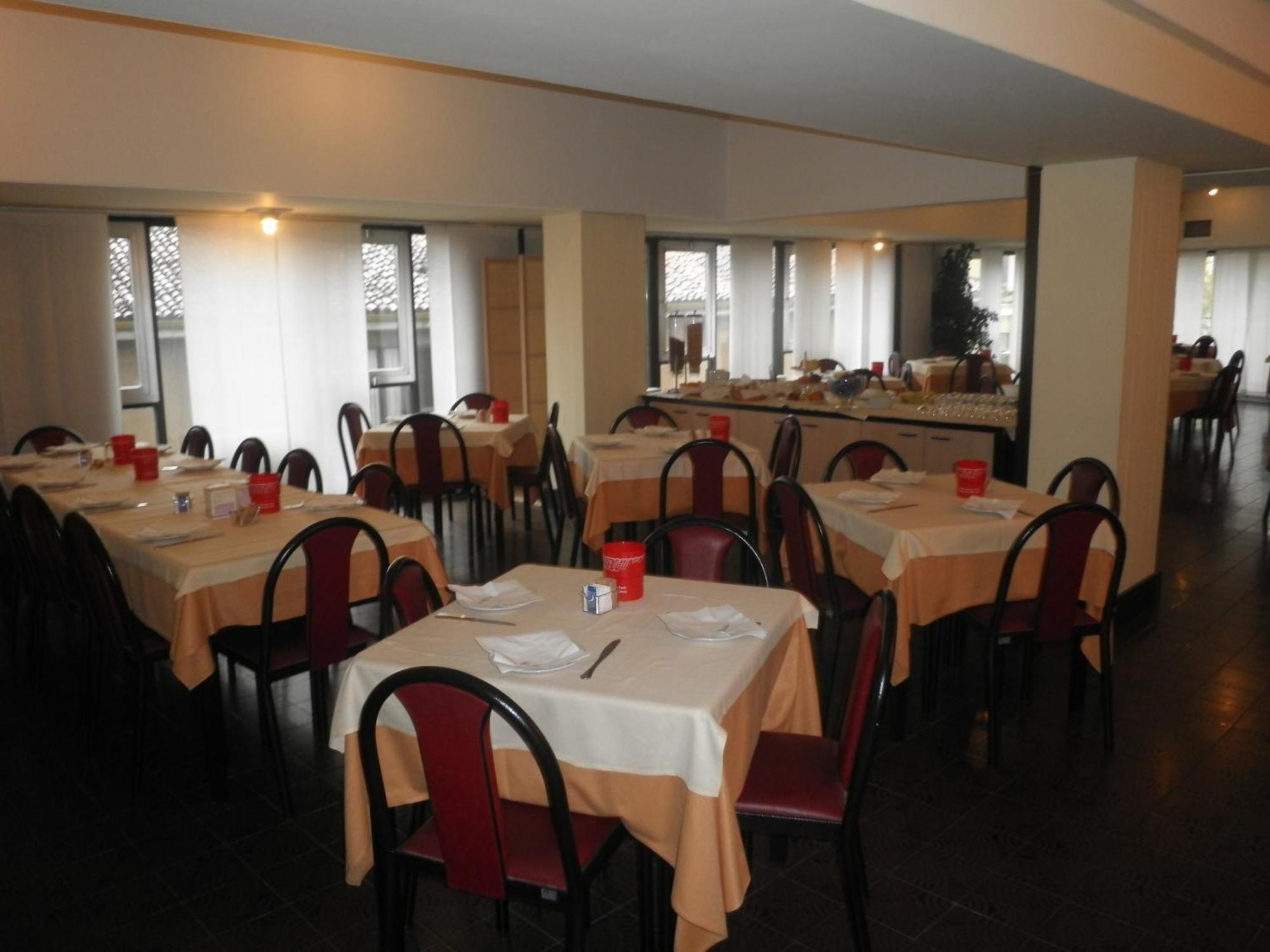 Hotel Selide Дезио Экстерьер фото