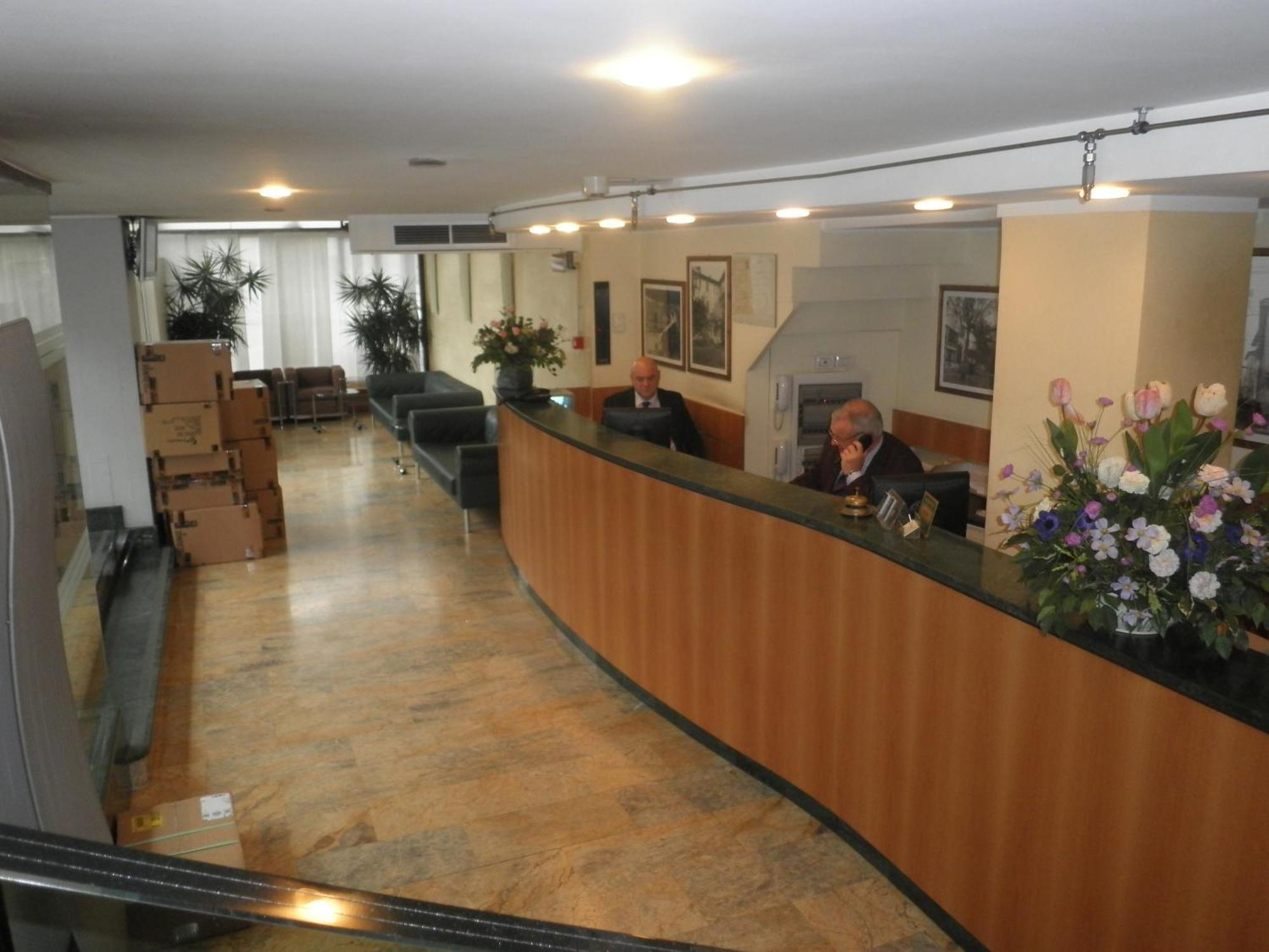 Hotel Selide Дезио Экстерьер фото