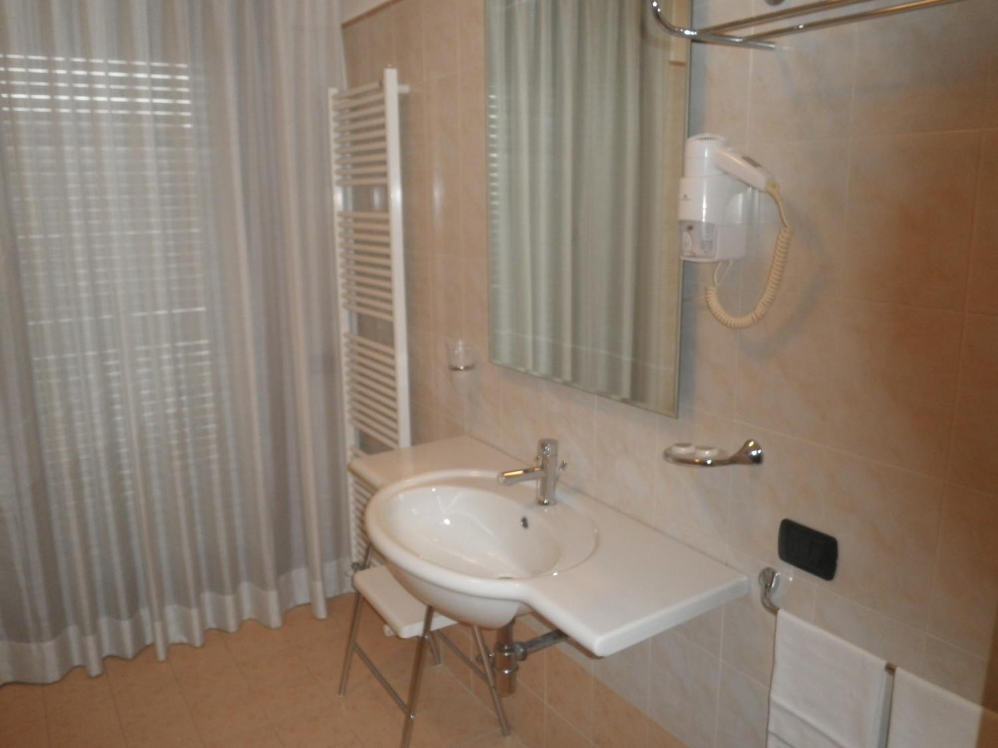 Hotel Selide Дезио Экстерьер фото