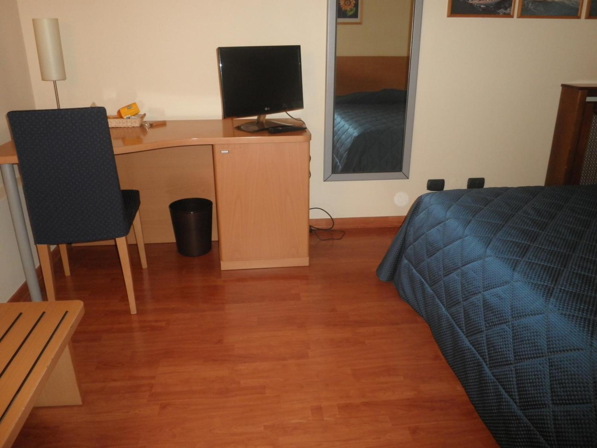 Hotel Selide Дезио Экстерьер фото