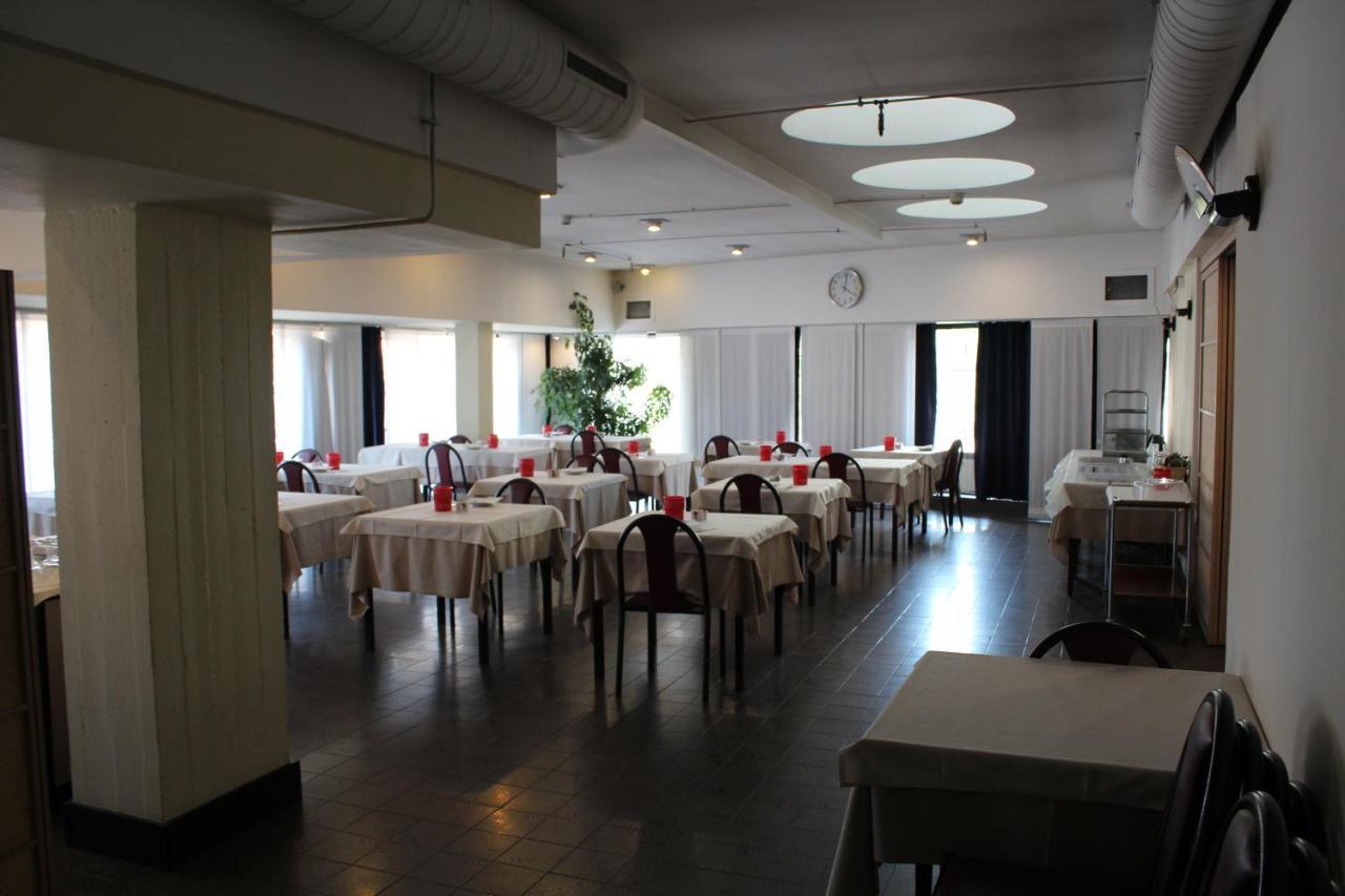 Hotel Selide Дезио Экстерьер фото