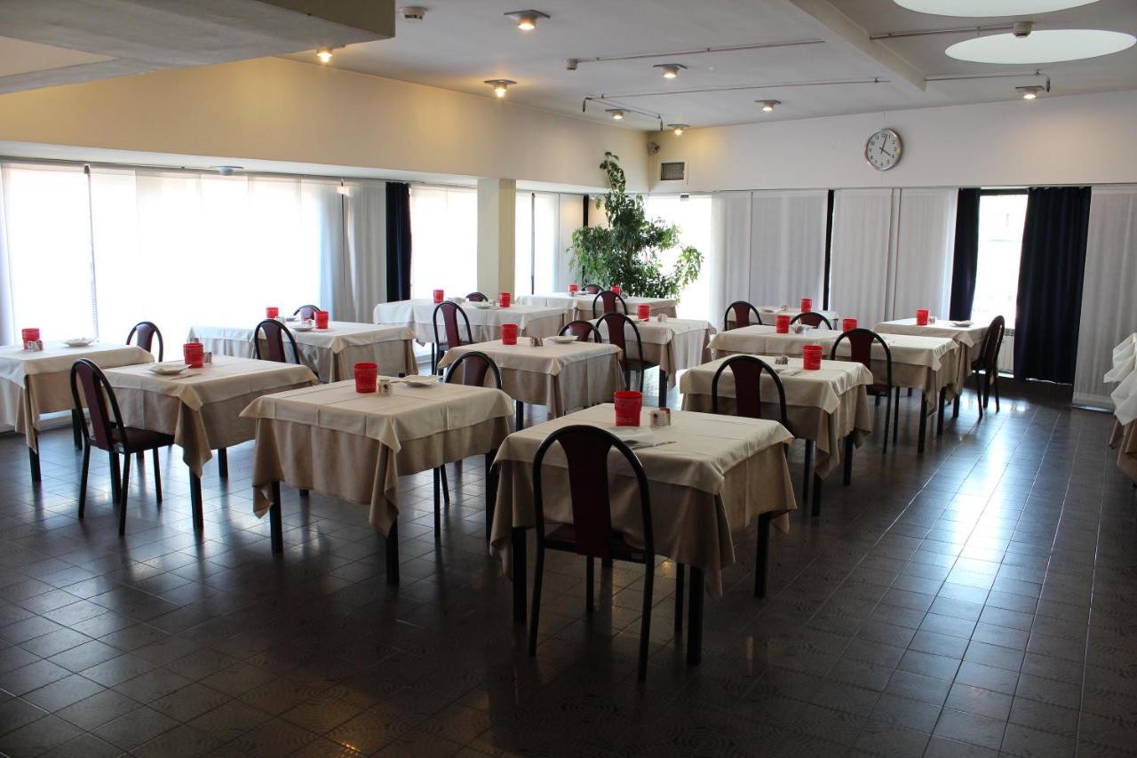Hotel Selide Дезио Экстерьер фото