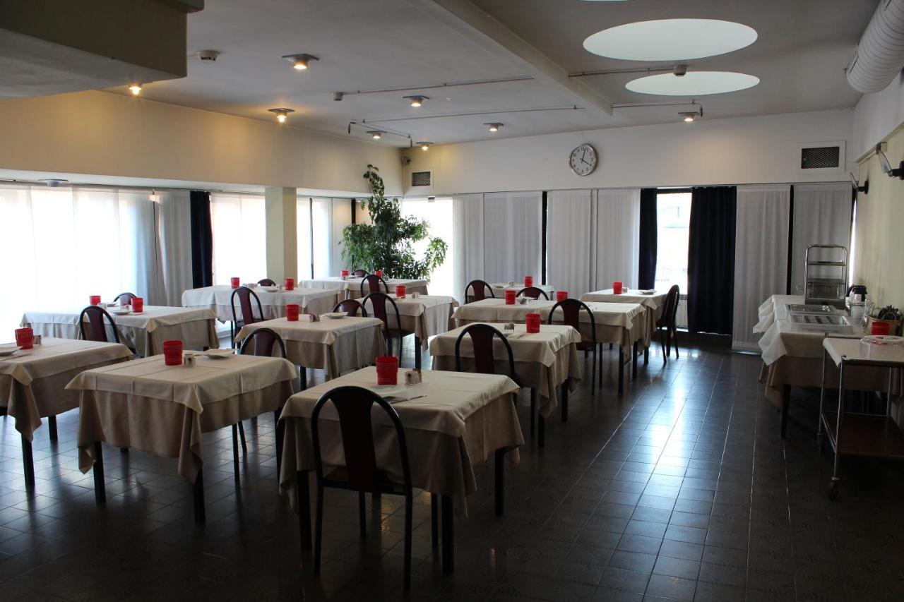 Hotel Selide Дезио Экстерьер фото